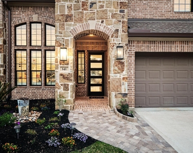 141 Bronze Bow Drive - Photo Thumbnail 2