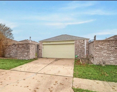 16147 New Field Drive - Photo Thumbnail 5