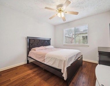 16147 New Field Drive - Photo Thumbnail 9