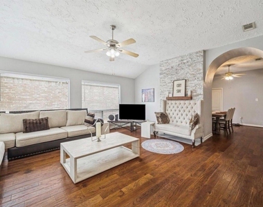 16147 New Field Drive - Photo Thumbnail 6