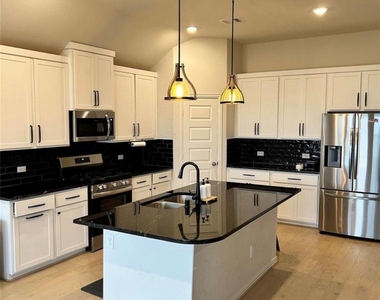 12218 English Mist Drive - Photo Thumbnail 3