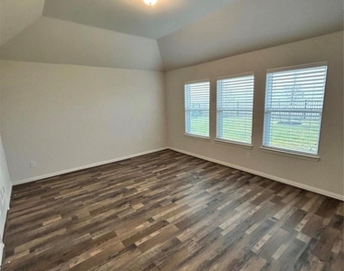 12218 English Mist Drive - Photo Thumbnail 4
