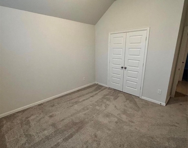 12218 English Mist Drive - Photo Thumbnail 7