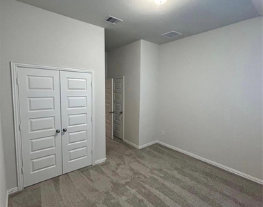 12218 English Mist Drive - Photo Thumbnail 5