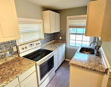 802 Forrest Avenue - Photo Thumbnail 5