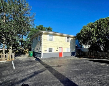 802 Forrest Avenue - Photo Thumbnail 2