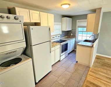 802 Forrest Avenue - Photo Thumbnail 7