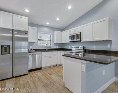 1677 Lizette Street Se - Photo Thumbnail 2