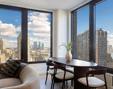 East 50 Street - Photo Thumbnail 14