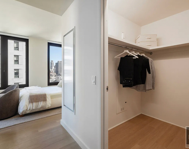 East 50 Street - Photo Thumbnail 12