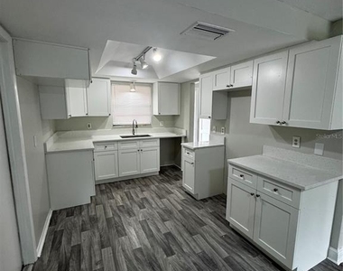 6346 Saint Andrews Circle S - Photo Thumbnail 4