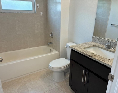 2651 1/2 Bayside Drive S - Photo Thumbnail 11