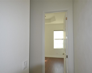 5732 Biscayne Court - Photo Thumbnail 11