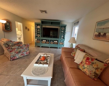 1907 Canterbury Lane - Photo Thumbnail 2
