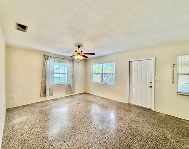 257 38th Avenue Se - Photo Thumbnail 4