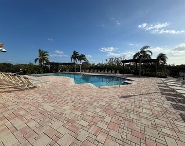 4305 Bayside Village Drive - Photo Thumbnail 21