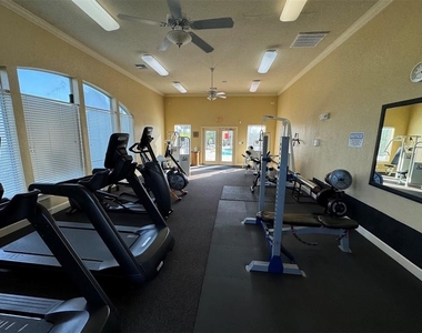 4305 Bayside Village Drive - Photo Thumbnail 17
