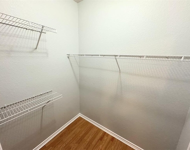 4305 Bayside Village Drive - Photo Thumbnail 8