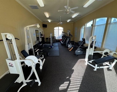 4305 Bayside Village Drive - Photo Thumbnail 15