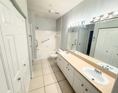 4305 Bayside Village Drive - Photo Thumbnail 10