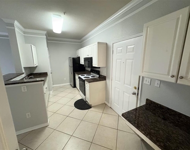 4305 Bayside Village Drive - Photo Thumbnail 12