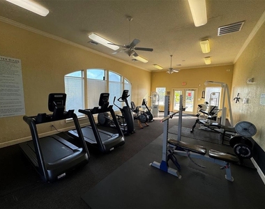 4305 Bayside Village Drive - Photo Thumbnail 16