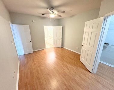 4305 Bayside Village Drive - Photo Thumbnail 9