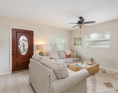 2407 S Harold Avenue - Photo Thumbnail 5