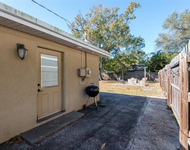 2407 S Harold Avenue - Photo Thumbnail 4