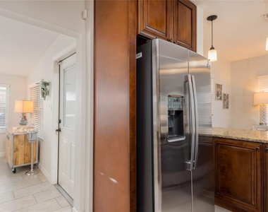 2407 S Harold Avenue - Photo Thumbnail 11