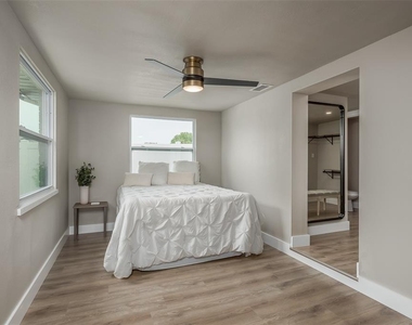 4036 Sunray Drive - Photo Thumbnail 13