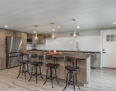 4036 Sunray Drive - Photo Thumbnail 8