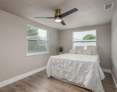 4036 Sunray Drive - Photo Thumbnail 14