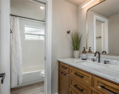 4036 Sunray Drive - Photo Thumbnail 20