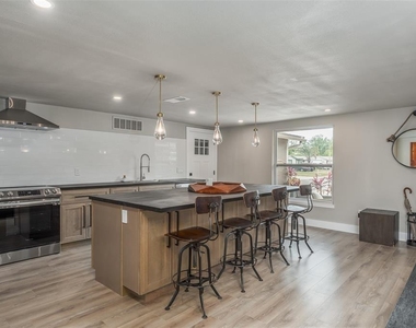 4036 Sunray Drive - Photo Thumbnail 7