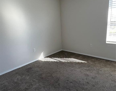 18916 Randall Place - Photo Thumbnail 15