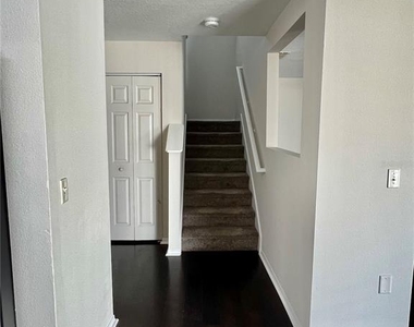 18916 Randall Place - Photo Thumbnail 8