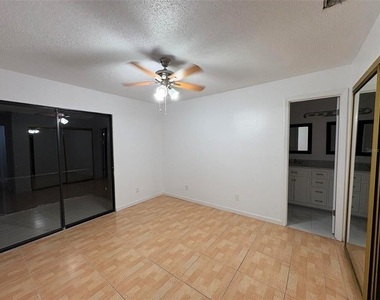 1724 Foxhall Circle - Photo Thumbnail 8