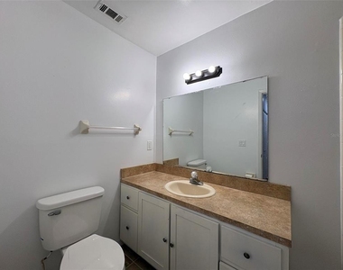 1724 Foxhall Circle - Photo Thumbnail 15