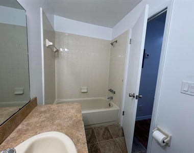 1724 Foxhall Circle - Photo Thumbnail 16
