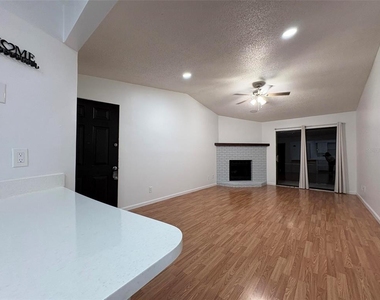 1724 Foxhall Circle - Photo Thumbnail 1