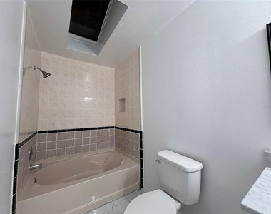 1724 Foxhall Circle - Photo Thumbnail 11