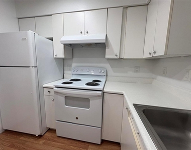 1724 Foxhall Circle - Photo Thumbnail 4