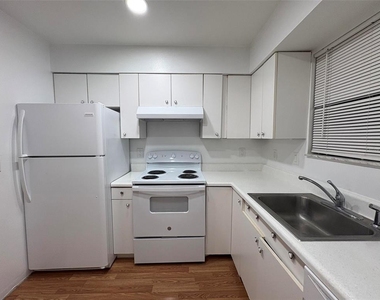 1724 Foxhall Circle - Photo Thumbnail 5