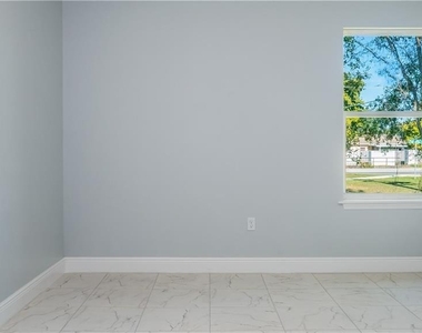 401 Albatross Court - Photo Thumbnail 4