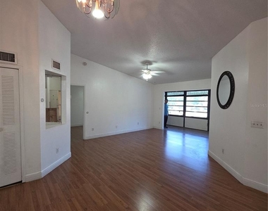 6031 Scotchwood Glen - Photo Thumbnail 9