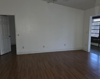 6031 Scotchwood Glen - Photo Thumbnail 4