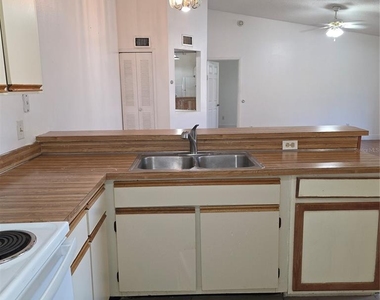 6031 Scotchwood Glen - Photo Thumbnail 17