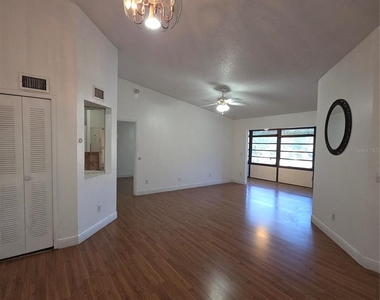 6031 Scotchwood Glen - Photo Thumbnail 20