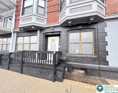 202 N 6th Street - Photo Thumbnail 1